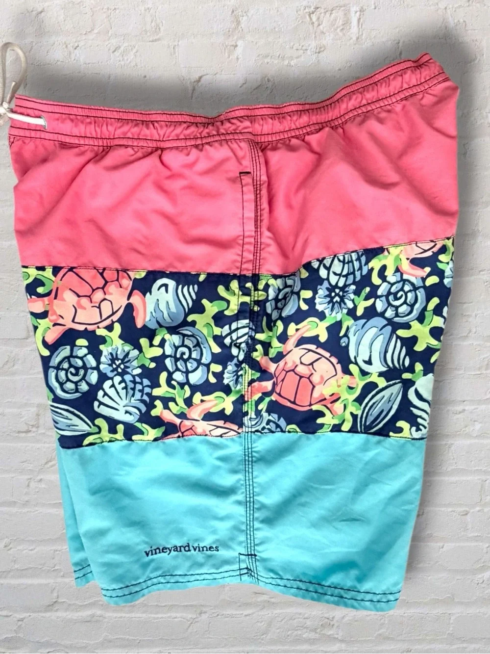Vineyard Vines Swim Trunks Large Sea Turtle Coral Reef Print Pink Blue MeshLined